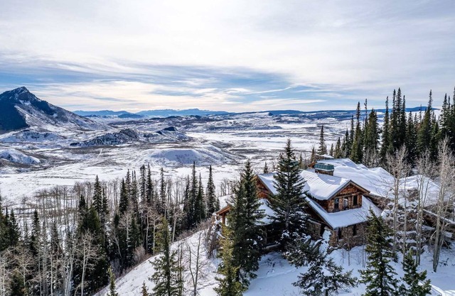 Bears Den, Bears Den - A luxury home away from it all!