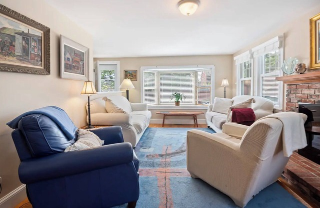 Bearskin Neck Retreat: Steps to Shops and Dining