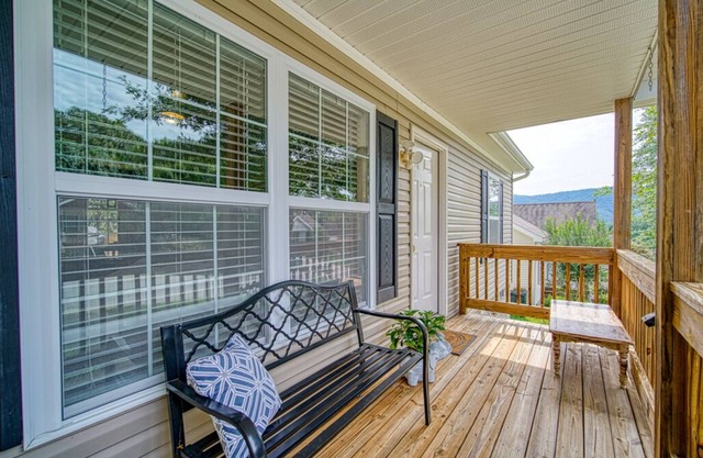 Beatiful Little Home with Mountain Views