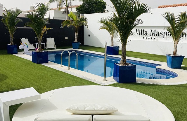 BEAUTIFUL VILLA with heated pool in Maspalomas. 3rd Bed room with supplement