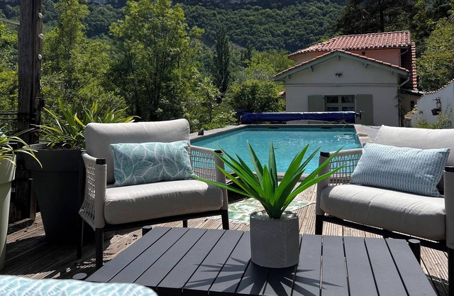 Beautiful Family Villa private salt pool walking distance to St Antonin NVal