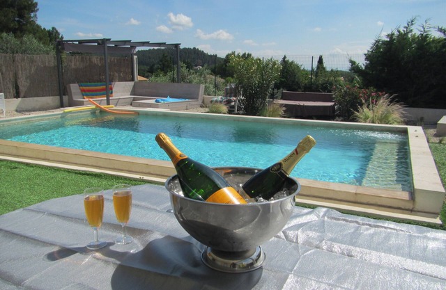 Beautiful T2 "Air conditioned and heated summer pool" in DRC modern villa
