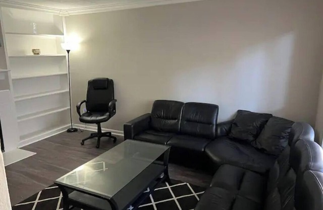 Beautiful 1-bedroom Townhome with nice amenities.