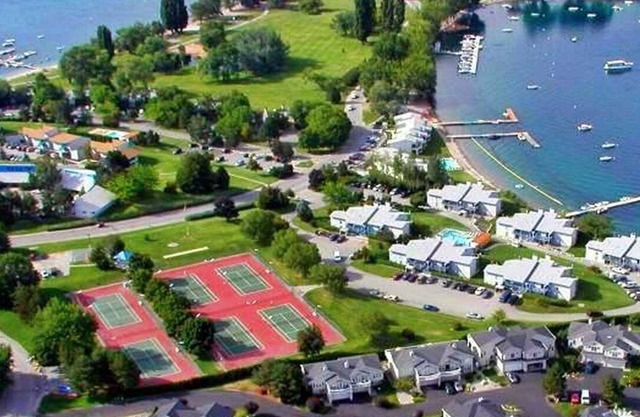 Beautiful 1 bedroom unit at resort, sleeps 6