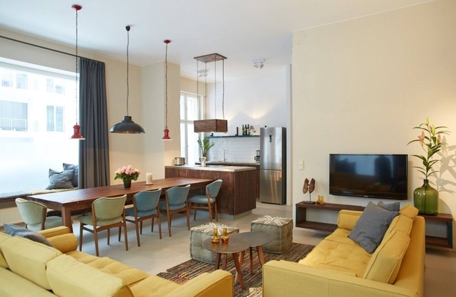 Beautiful 160sqm apartment for up to 11 people in Pankow/Przl`Berg