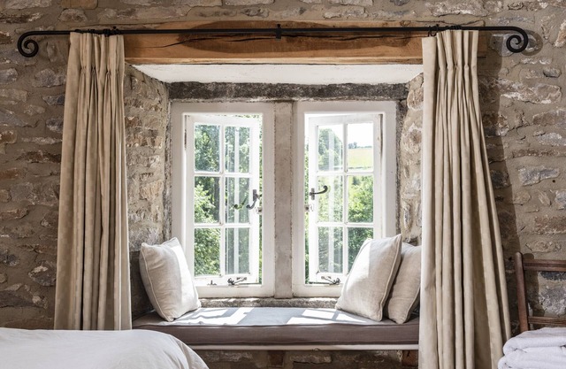 Beautiful 18th Century Limestone Farmhouse In The Peak National Park