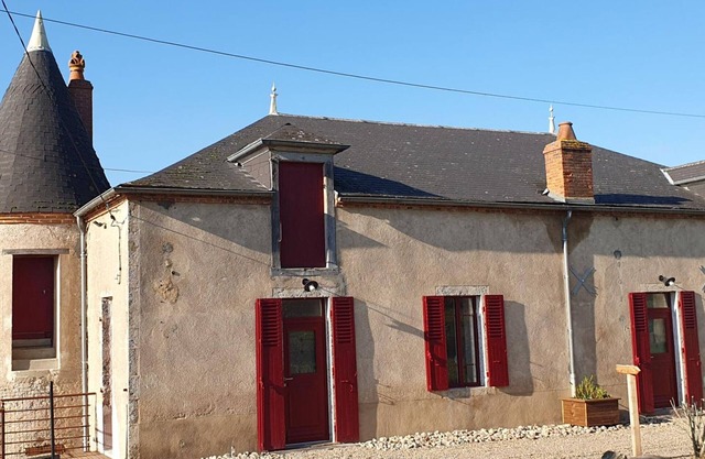 Beautiful 19th-century restored house with terrace and garden in Cindré