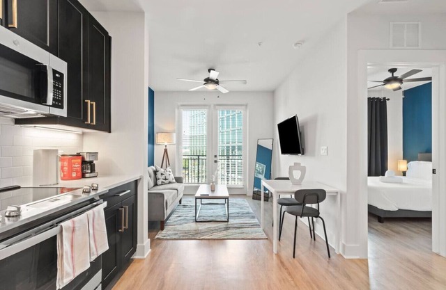 Beautiful 1BD | Pool & Gym | Central Location