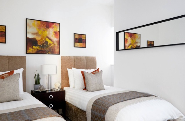 Beautiful 1Bedroom/1Bathroom Flat with Free Parking & Free WIFI