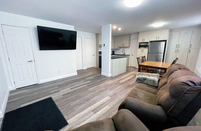 Beautiful 2 bedroom apartment downtown right next to the hospital