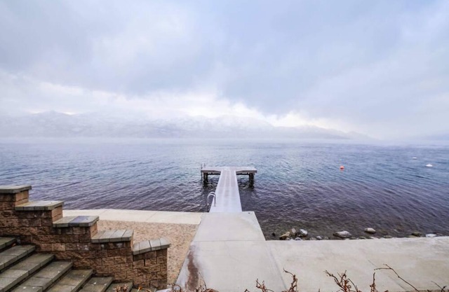 Beautiful 2 Bedroom Lakefront Cabin - Seclusion Bay (Cabin #11)