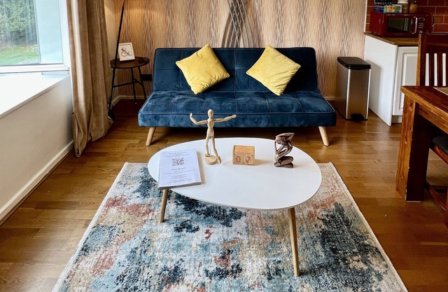 Beautiful 2 bedroom apartment 20min from Centre.