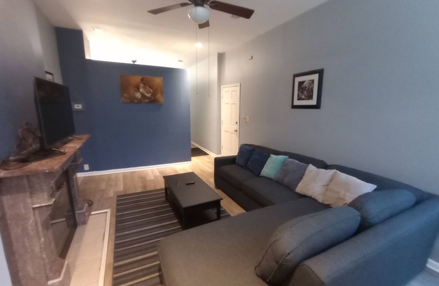 Beautiful 2 Bedroom located in a Unique Private Park. Near Beaches Near Downtown