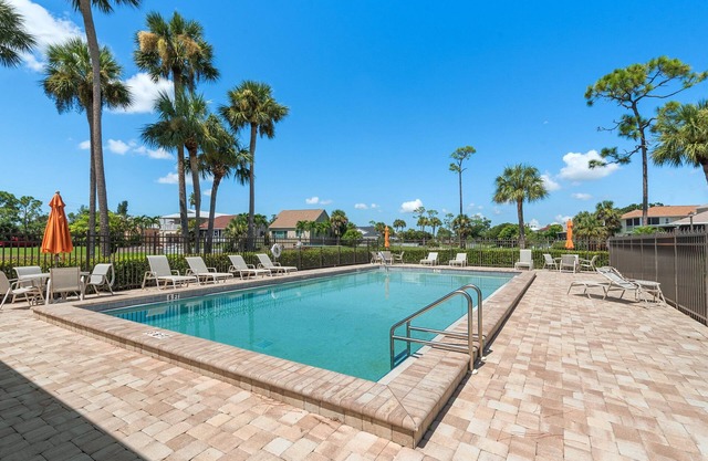 Beautiful 2-bedroom townhouse with AC in Fort Myers
