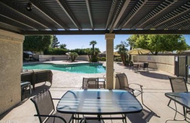 Beautiful 2 Br 2 Ba Condo, Heated Pool, Month to Month Available