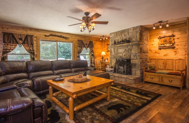 Beautiful, 2 CreeksMeet, SuperFast Free WiFi, NFL Sunday, Arcade, Fishing&2Pools