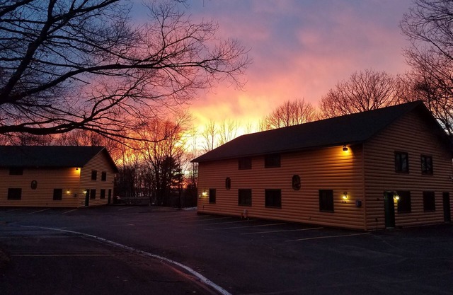 Beautiful 2-story cottage on the River Thanes near Lake Mille Lacs