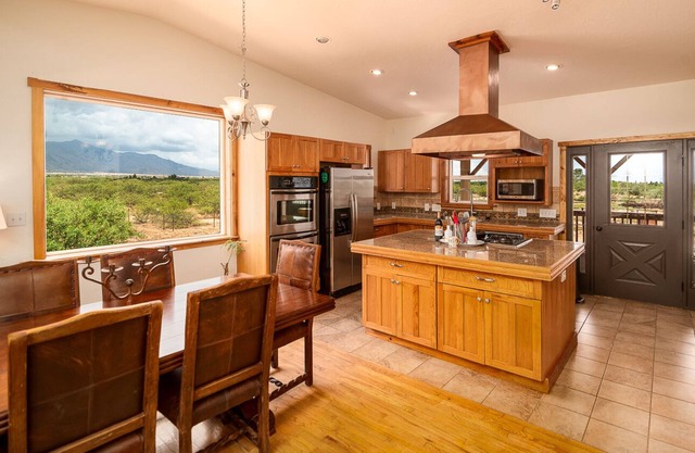 Beautiful 2 Story with Mountain Views