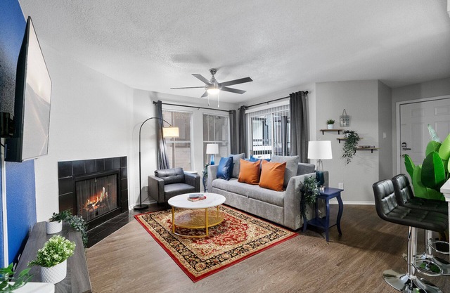 Beautiful 2BD/1BA in University Hills 3307