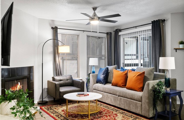 Beautiful 2BD/2BA in University Hills 6370