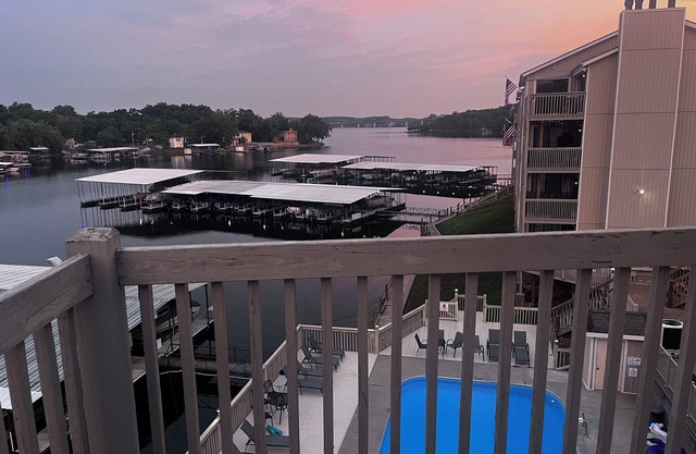 Beautiful 2bed to bath over looking the Lake and pool @MM-17 Amazing Location