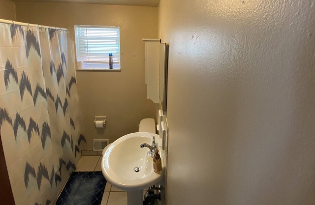 Beautiful 2bedroom apt close to the waterfront and other amenities
