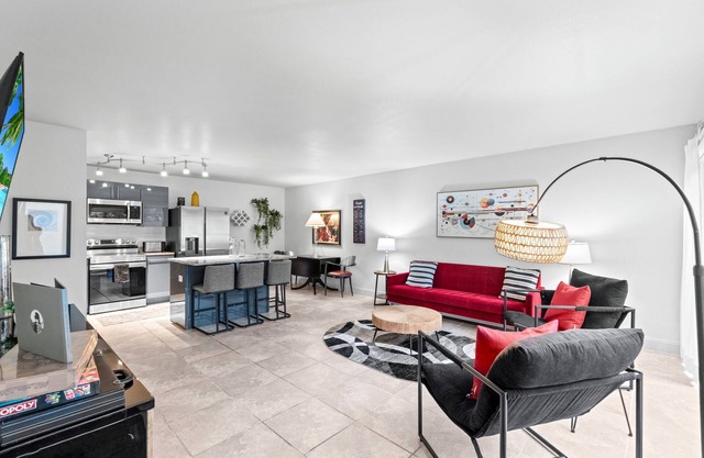 Beautiful 2BR 1 Bath in West Palm Beach/5 min to beach