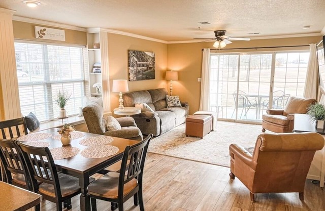 Beautiful 2BR/2BA Condo. Holiday Hills Near Branson Landing/No Stairs