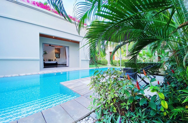 Beautiful 2br pool villa walk to Bangtao beach and Catch club