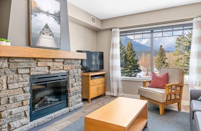 Beautiful 3-bed Canmore/Banff Mountainview Condo