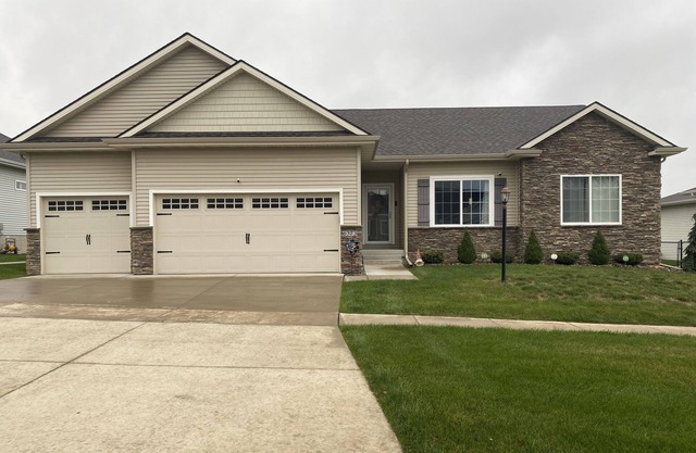 Beautiful 3 Bed/Bath house in quiet location. Just minutes from DSM and Ankeny