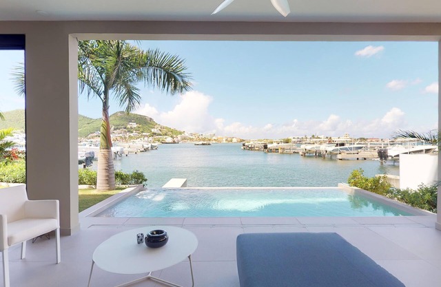 Beautiful 3 bedroom condo with private pool in St Maarten