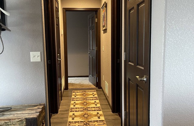 Beautiful 3 bedroom 2 bathroom house! 2 car garage access! Full kitchen access!