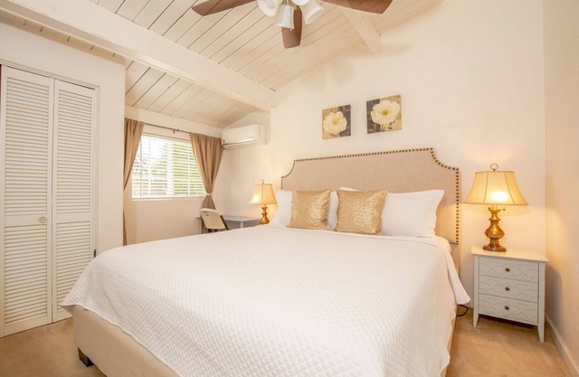 Beautiful 3 Bedroom 2 bath home with 3 Cal King size beds!