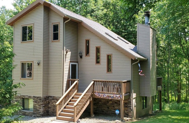 Beautiful 3 bedroom updated home in the gated community, The Hideout