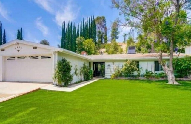 Beautiful 3 Bedroom 2 Bathroom + Pool Home