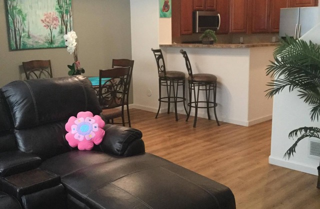 Beautiful 3 Bedroom Townhouse with pool. Nice neighborhood. Great location.