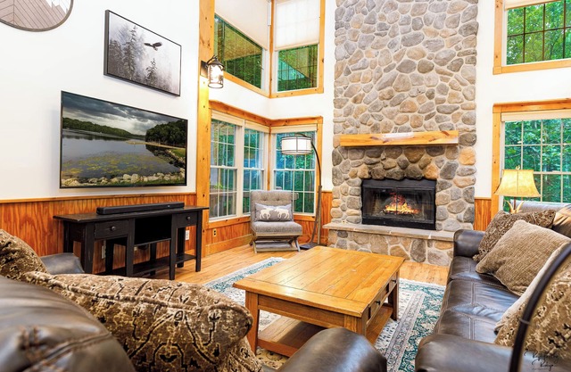 Beautiful 3Bed 4.5Bath Cabin w/Bonus Room - Near Trails and Lake