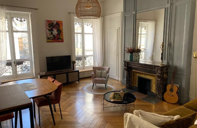 Beautiful 3BR Apt in Lyon Center