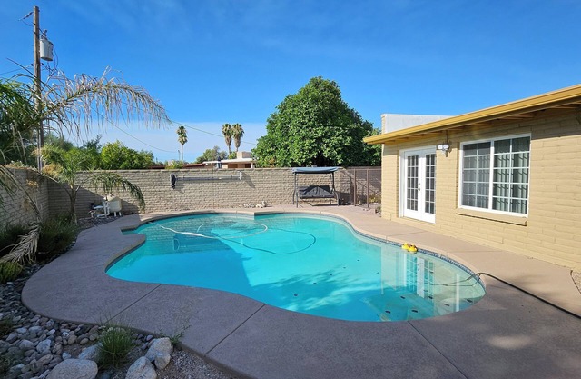Beautiful 4-bedroom home quietly tucked away in a charming Tucson neighborhood!