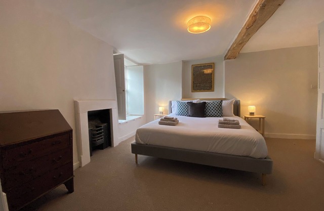 Beautiful 4-bedroom house with WiFi in charming Burford