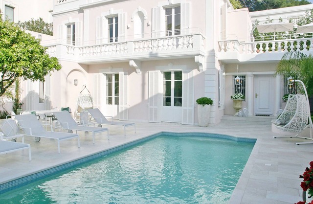 Beautiful 4 Bedroom Villa on Cap d'Antibes Only a 2 min. Walk to Beach