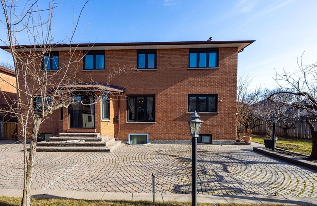 Beautiful 4 BR Home by Sherway Gardens, Lakeshore