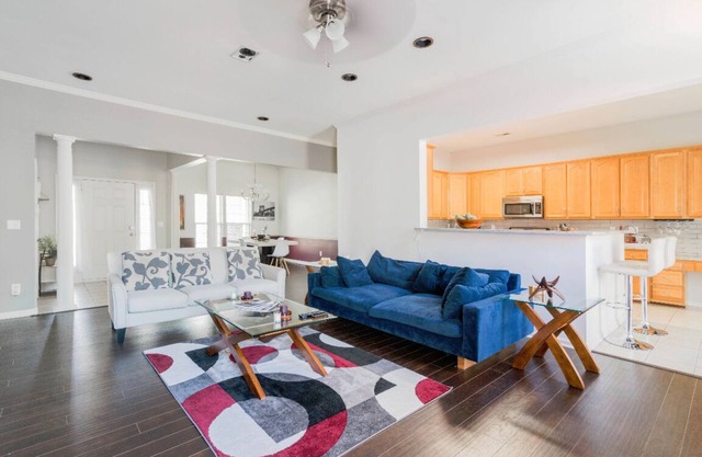 Beautiful 4bd 2bath House w/pool close to CLT