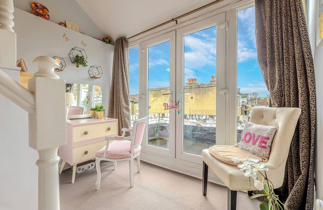 Beautiful 4BR Haven, Garden, 2 mins Battersea Park