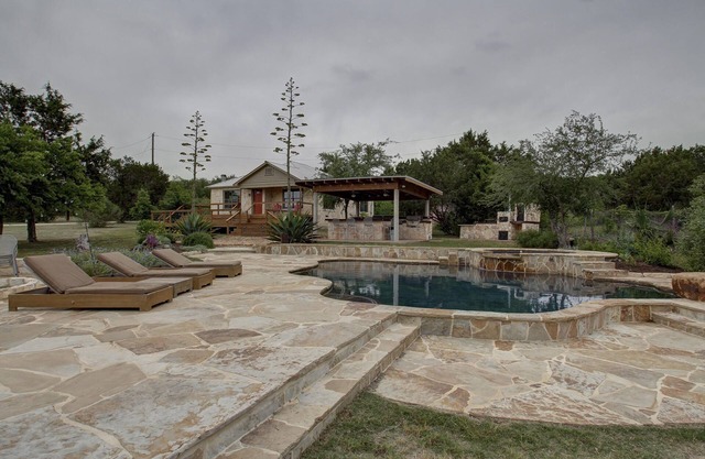 Beautiful 5 Acre Hill Country Retreat with Pool, Hot Tub and Outdoor Kitchen!