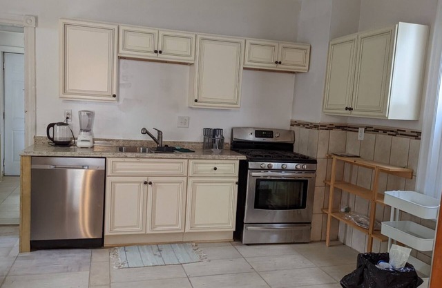 Beautiful 5 Bedroom, 3 Full Ba, Off St Parking East Oak Lane, Philadelphia, PA