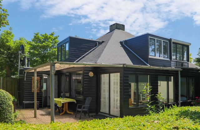 beautiful 6-person holiday home close to the beach