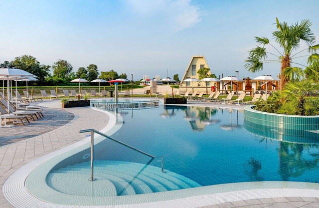 Beautiful apartment in villa for 6 people with A/C, WIFI, pool, TV, terrace and pets allowed