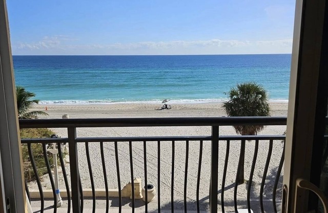 Beautiful and Private Oceanfront Condo